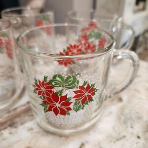 Set Of 4 Vintage Glass Poinsettia Holiday Cups